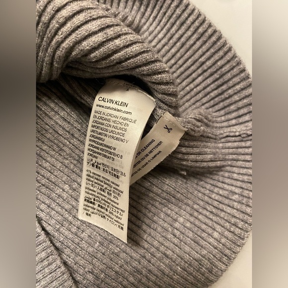 Calvin Klein sweater size S - Picture 9 of 9